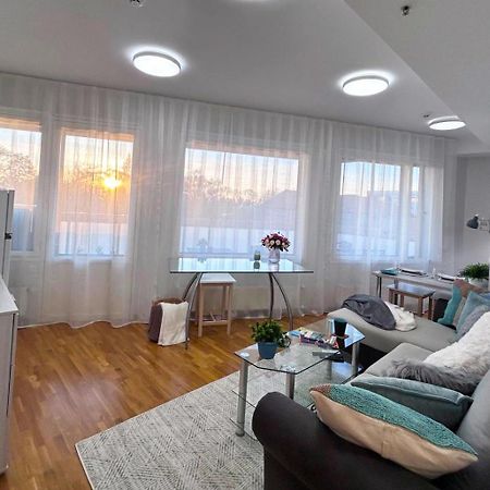 Stella'S Apartment - City Center - Free Secure Parking - Big Sun Terrace - Air Conditioning - Wifi - Tram To The Tallinn Bus Station And Old Town Eksteriør bilde