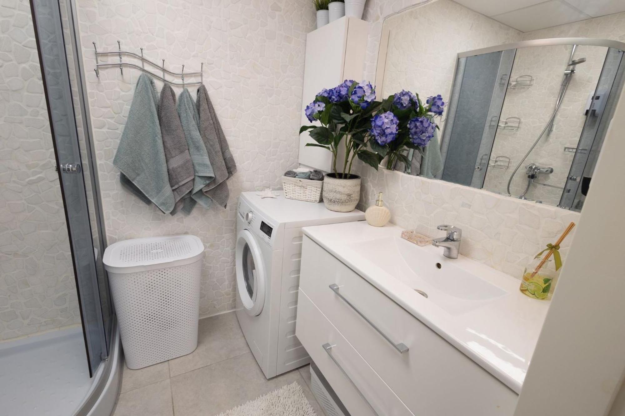 Stella'S Apartment - City Center - Free Secure Parking - Big Sun Terrace - Air Conditioning - Wifi - Tram To The Tallinn Bus Station And Old Town Eksteriør bilde