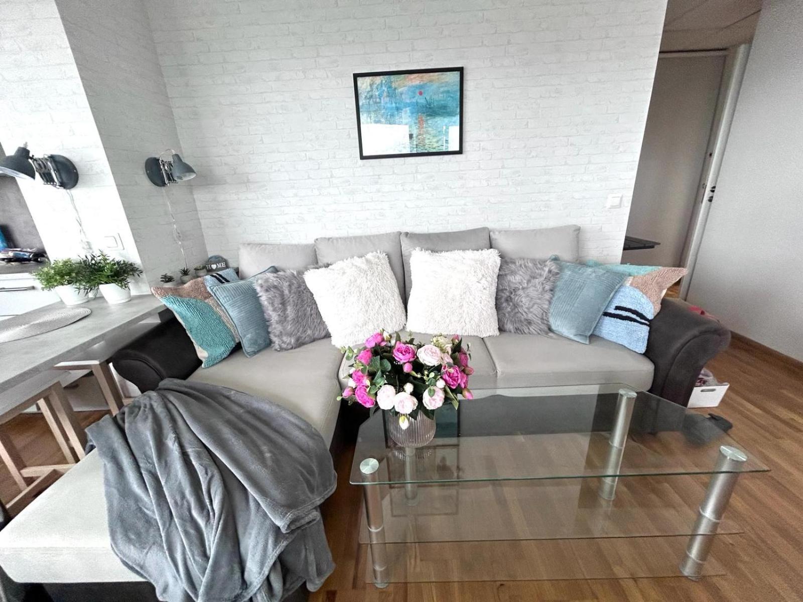Stella'S Apartment - City Center - Free Secure Parking - Big Sun Terrace - Air Conditioning - Wifi - Tram To The Tallinn Bus Station And Old Town Eksteriør bilde