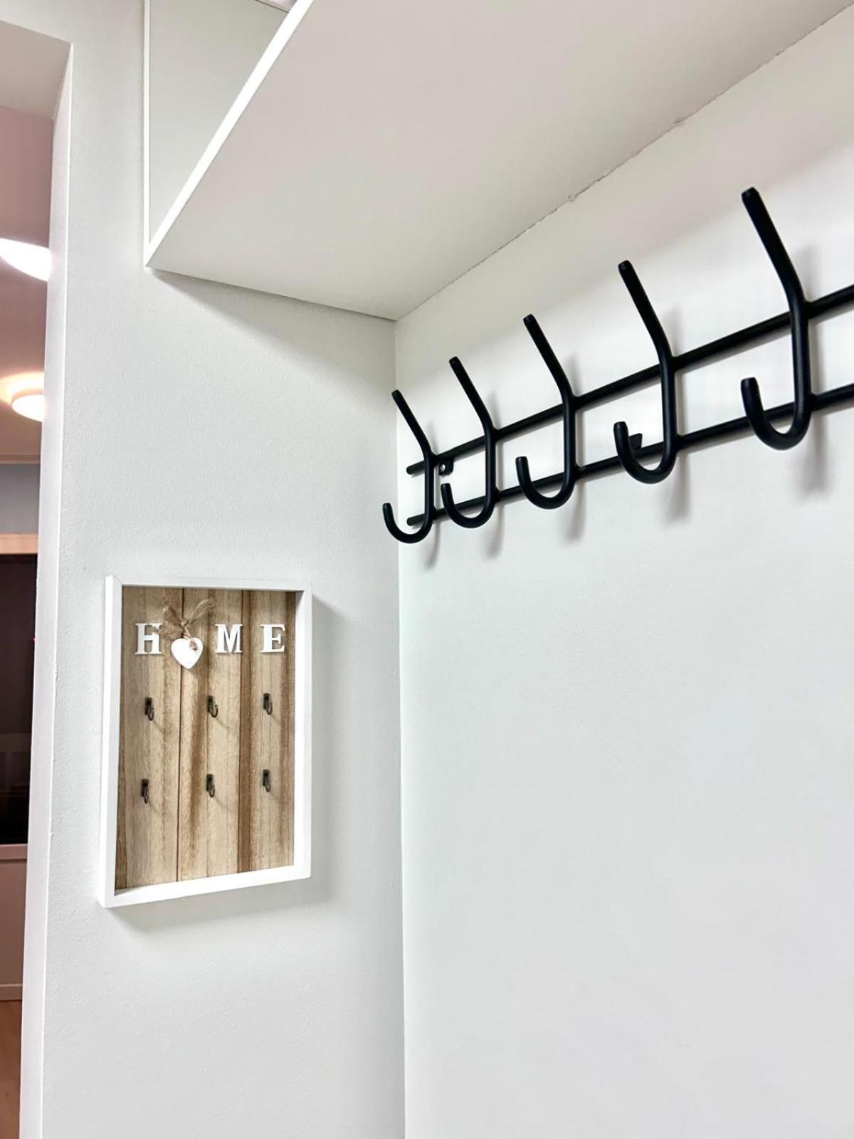 Stella'S Apartment - City Center - Free Secure Parking - Big Sun Terrace - Air Conditioning - Wifi - Tram To The Tallinn Bus Station And Old Town Eksteriør bilde