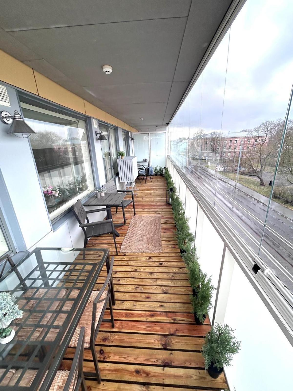 Stella'S Apartment - City Center - Free Secure Parking - Big Sun Terrace - Air Conditioning - Wifi - Tram To The Tallinn Bus Station And Old Town Eksteriør bilde