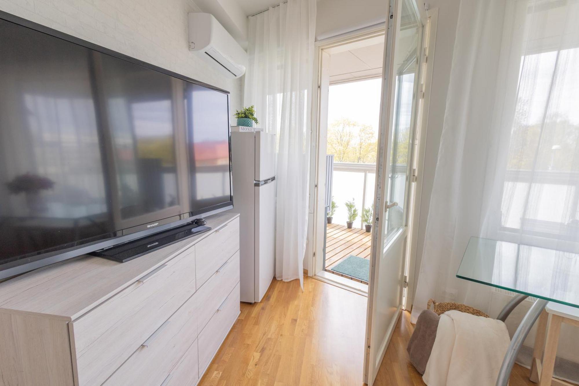 Stella'S Apartment - City Center - Free Secure Parking - Big Sun Terrace - Air Conditioning - Wifi - Tram To The Tallinn Bus Station And Old Town Eksteriør bilde
